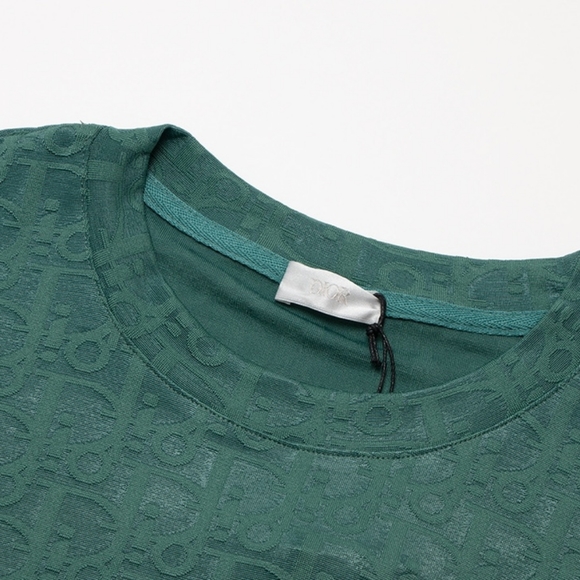 "Dior Stripes & Statements: Bold Tee Choices" - Picture 6 of 8